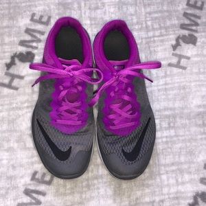 Size 8 Nike Women’s tennis shoes